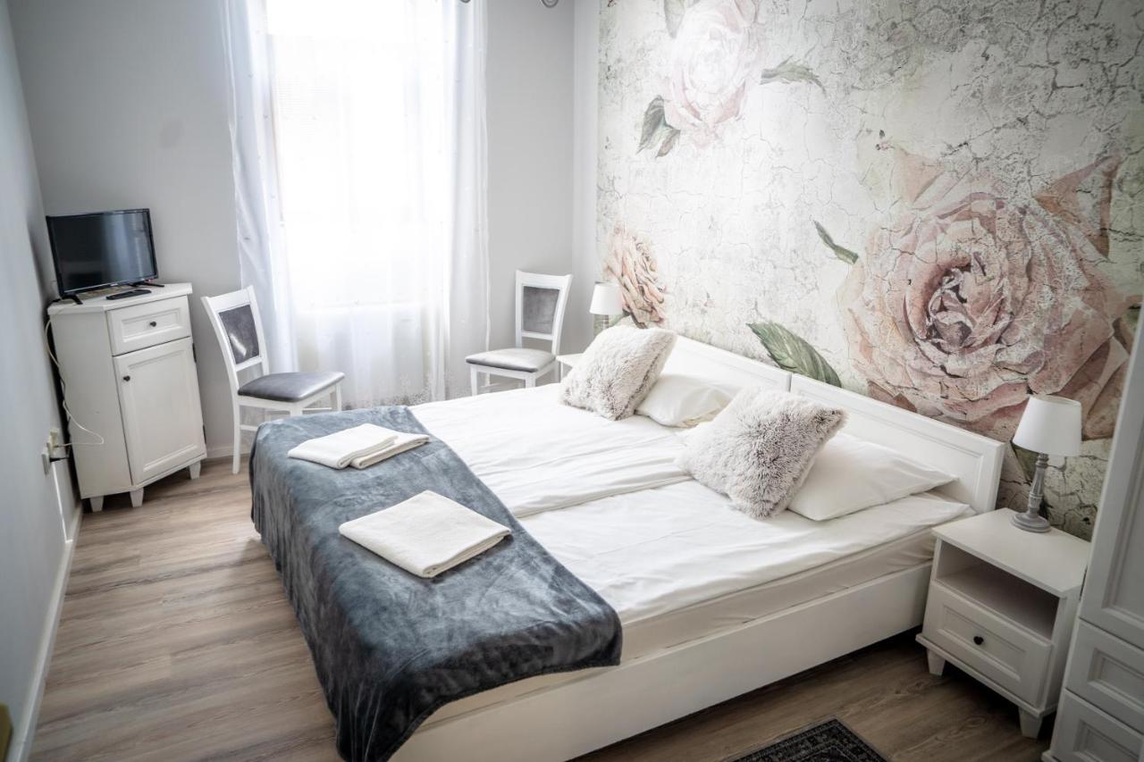 Gyula Panzio Hotel Ngoại thất bức ảnh