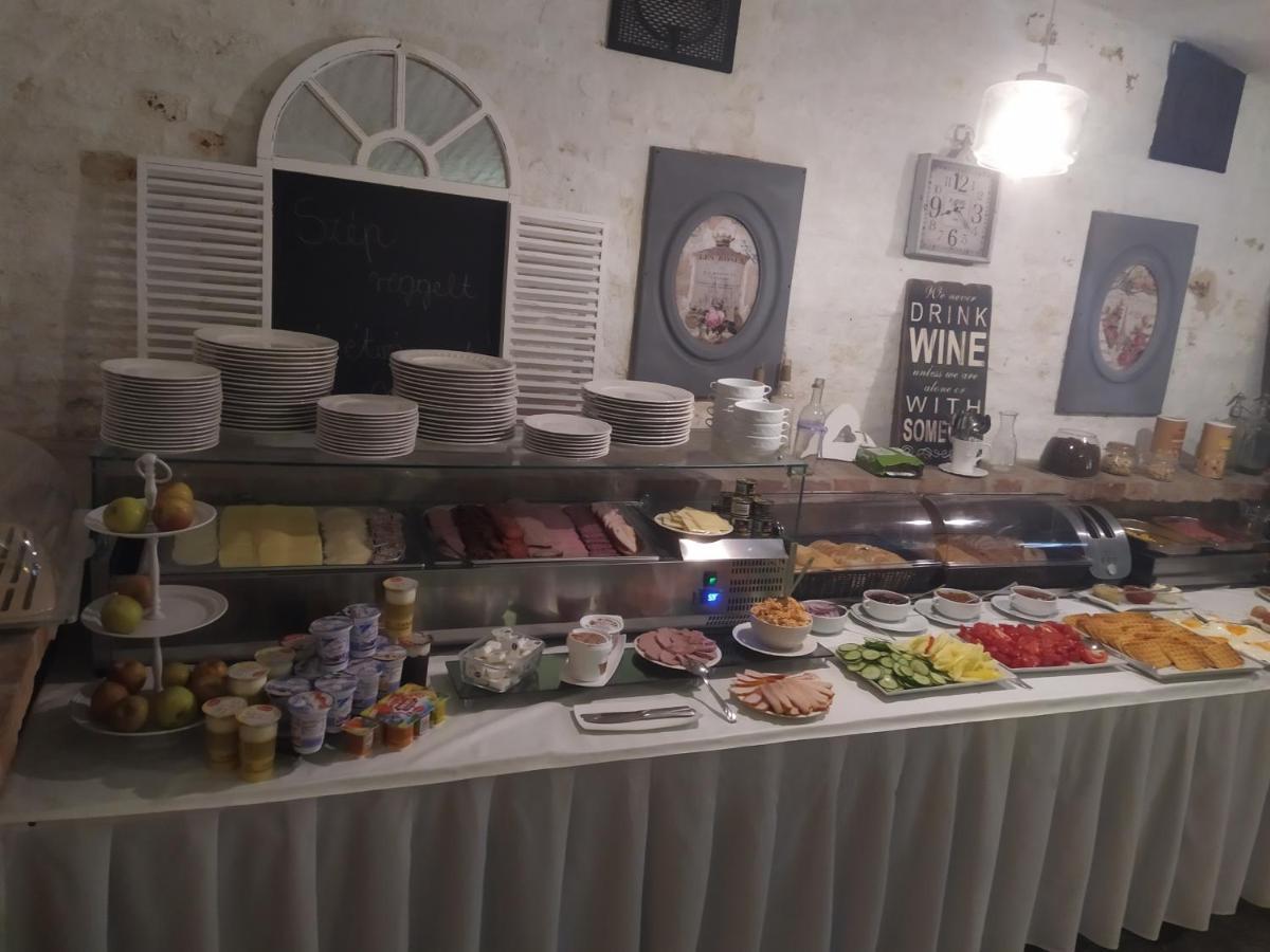 Gyula Panzio Hotel Ngoại thất bức ảnh