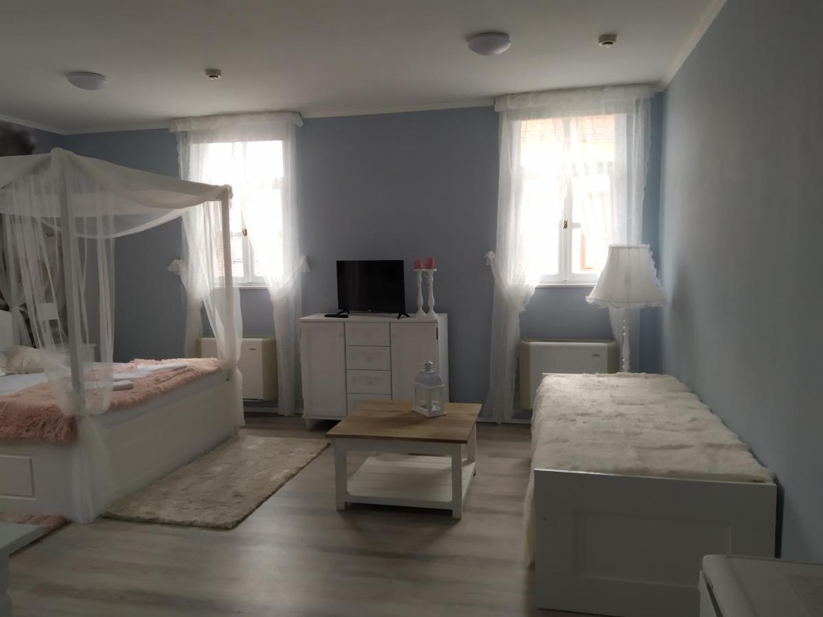 Gyula Panzio Hotel Ngoại thất bức ảnh